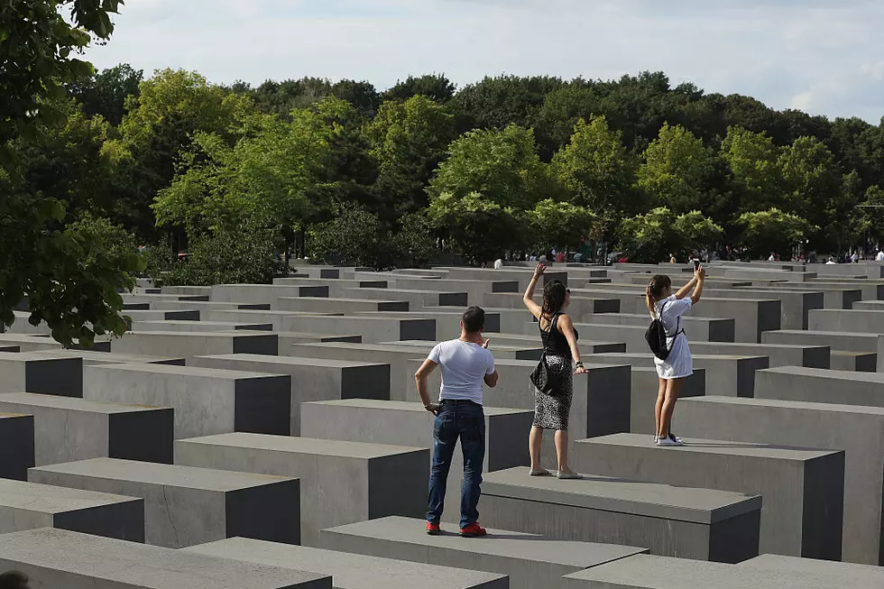 German Artist Shames Selfie Takers at Berlin’s Holocaust Memorial